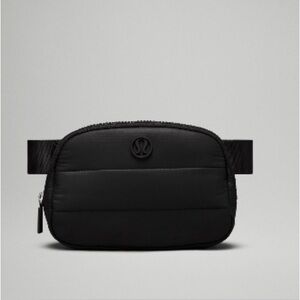 Lululemon wunder puff belt bag
